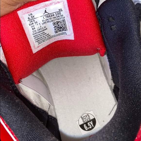 Air Jordan 3s GS(GRADESCHOOL) - Picture 2 of 5